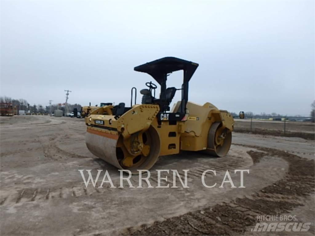 CAT CB64 Асфальтоукладчики