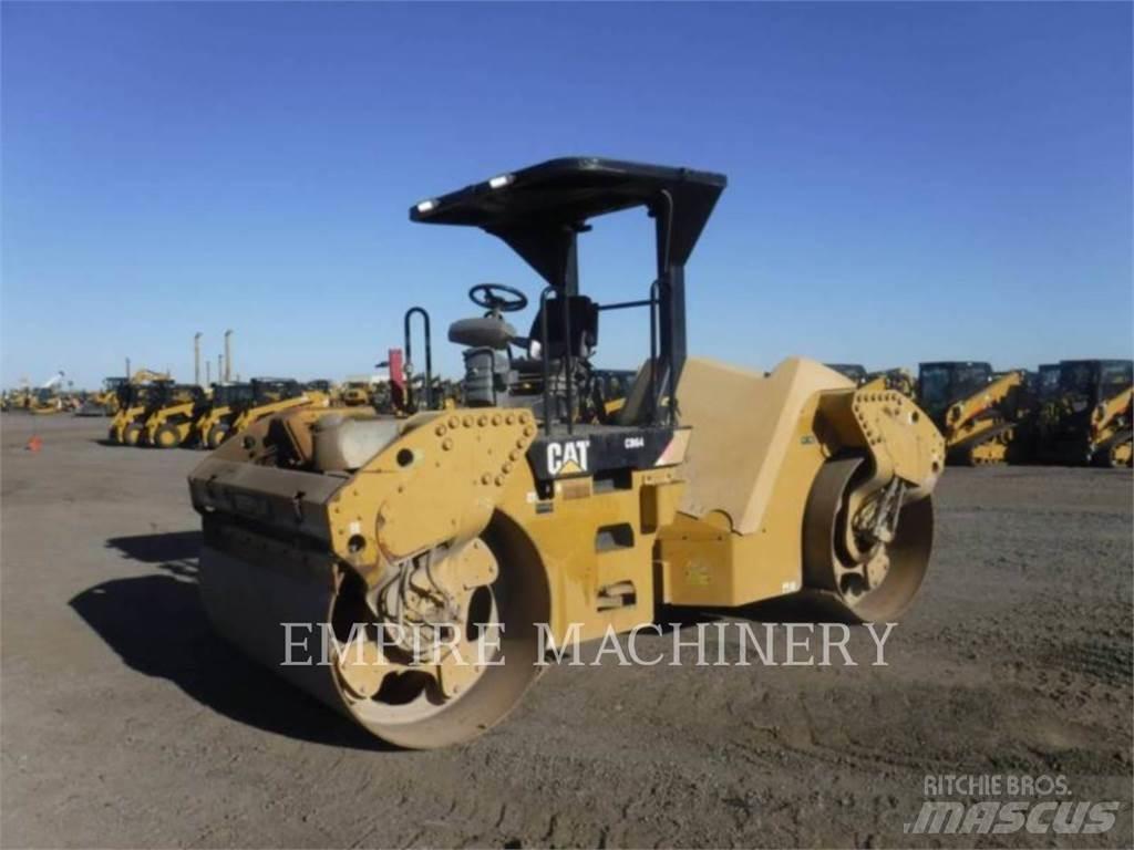CAT CB64 Катки тротуарные