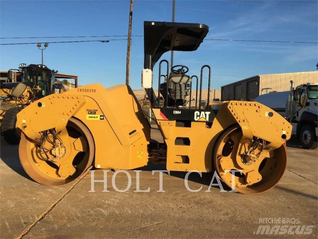 CAT CB64 Грунтовые катки
