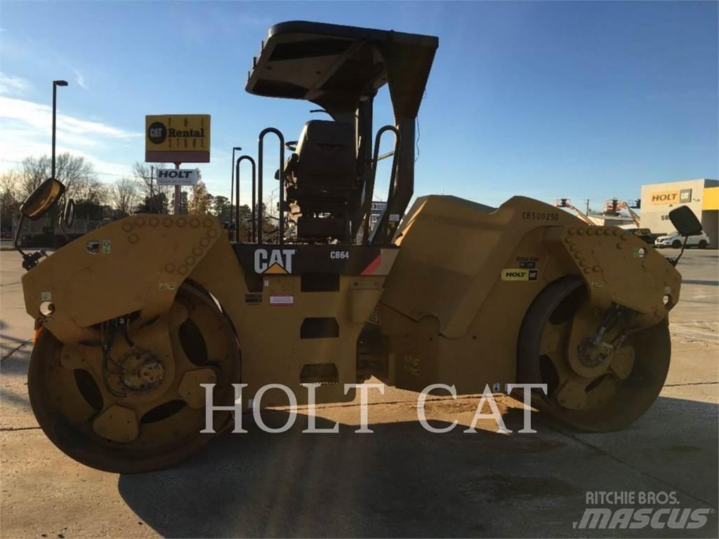 CAT CB64 Грунтовые катки
