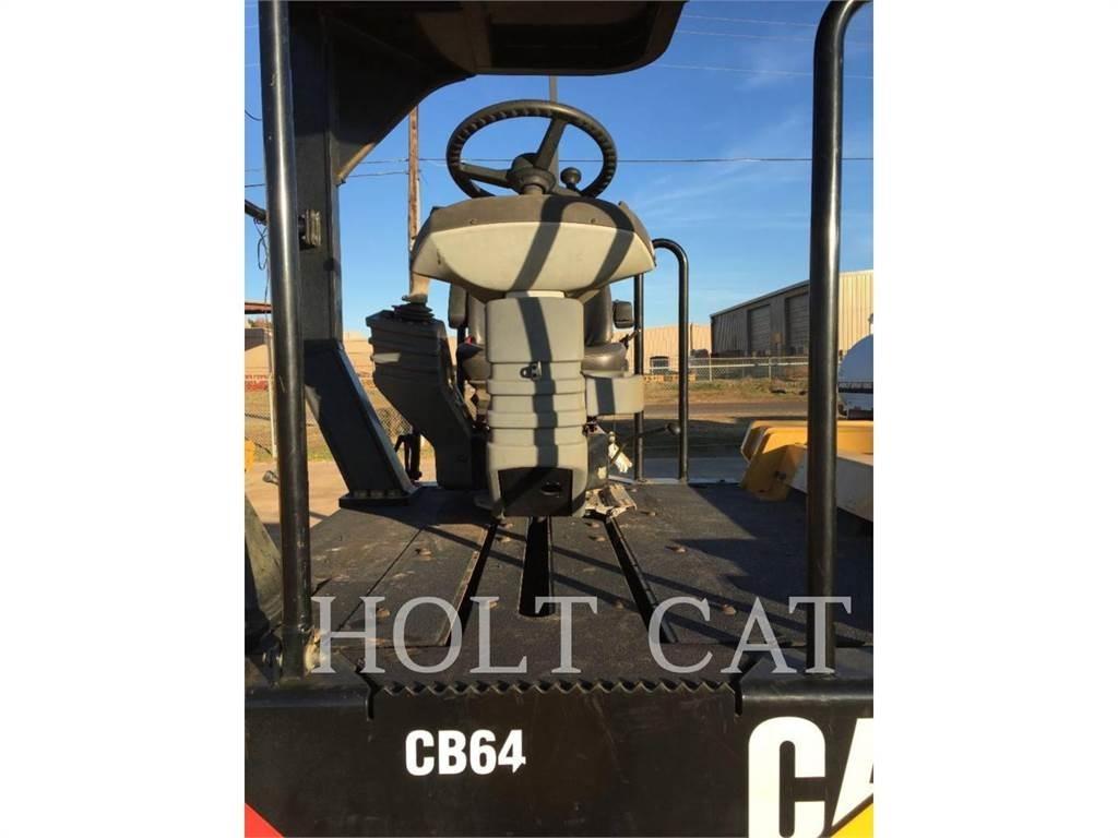 CAT CB64 Грунтовые катки