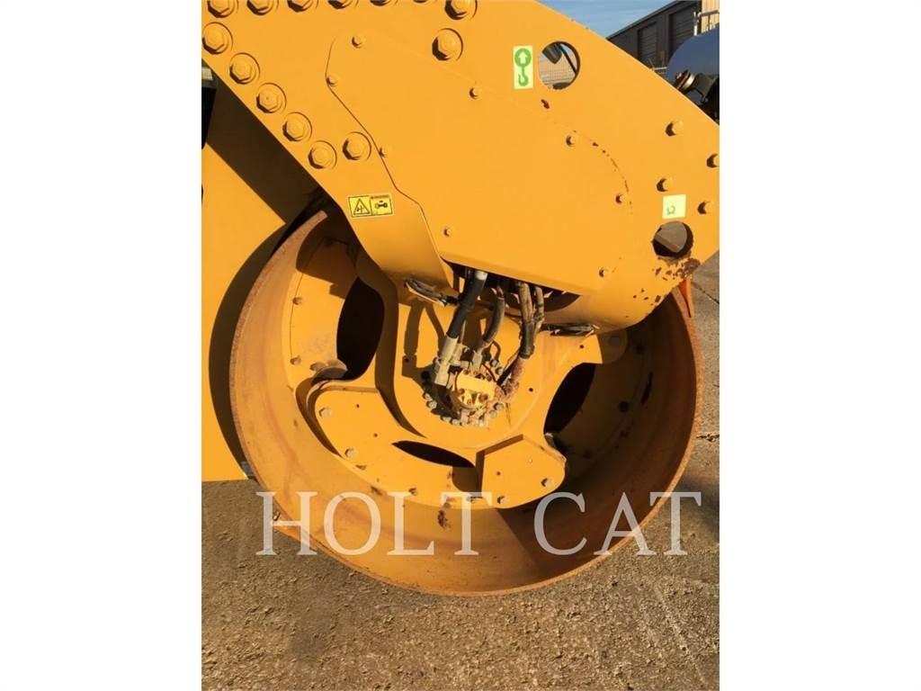 CAT CB64 Грунтовые катки