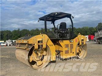 CAT CB64B Катки тротуарные