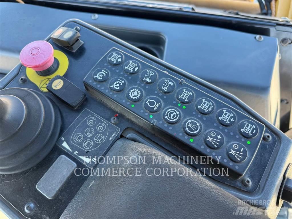 CAT CB64B Катки тротуарные