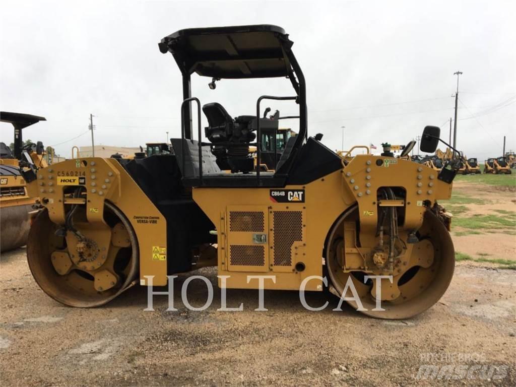 CAT CB64B Грунтовые катки