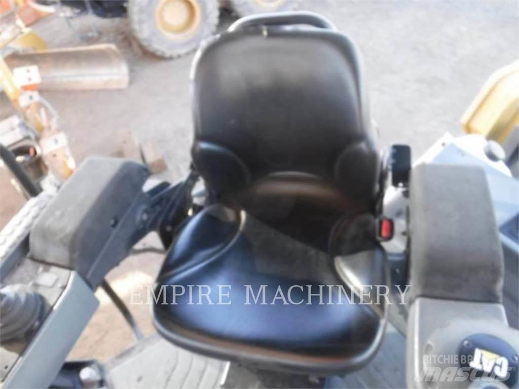CAT CB66B Катки тротуарные
