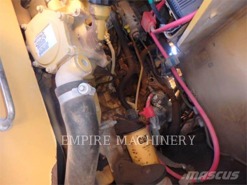 CAT CB66B Катки тротуарные