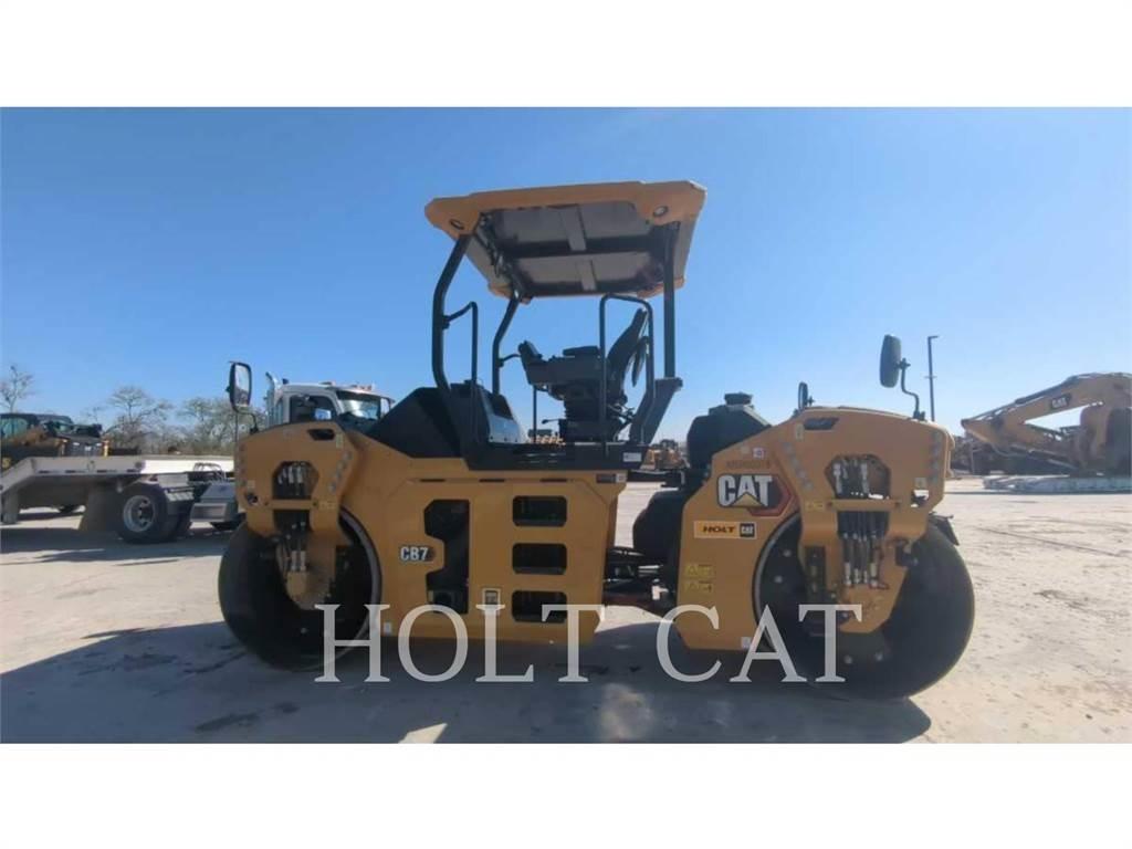 CAT CB7 Грунтовые катки