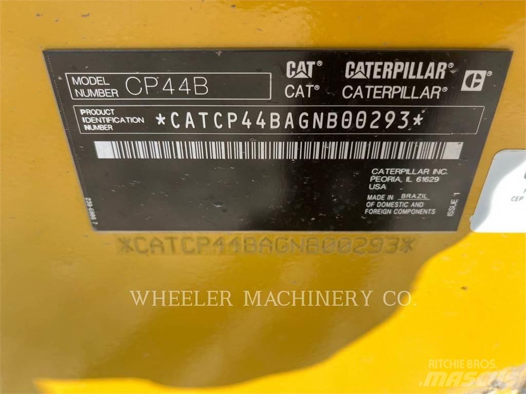 CAT CP44B Грунтовые катки