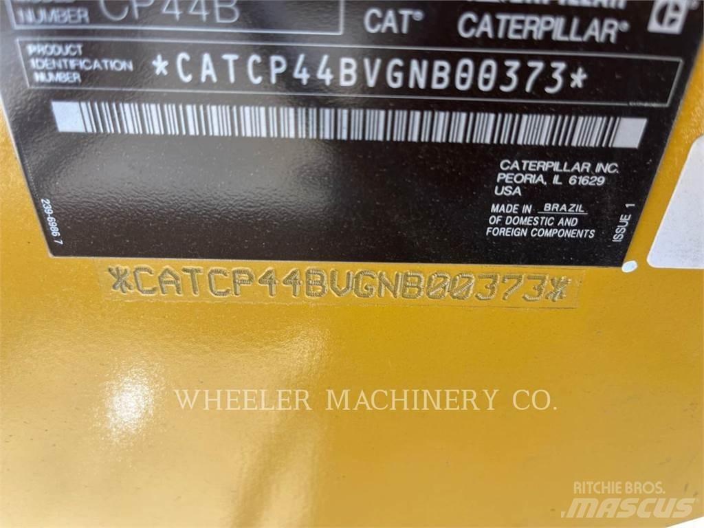 CAT CP44B Грунтовые катки