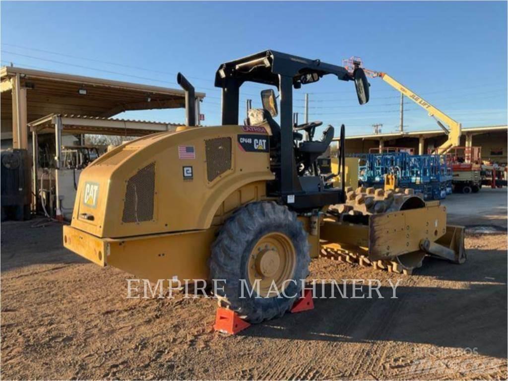CAT CP44B Грунтовые катки