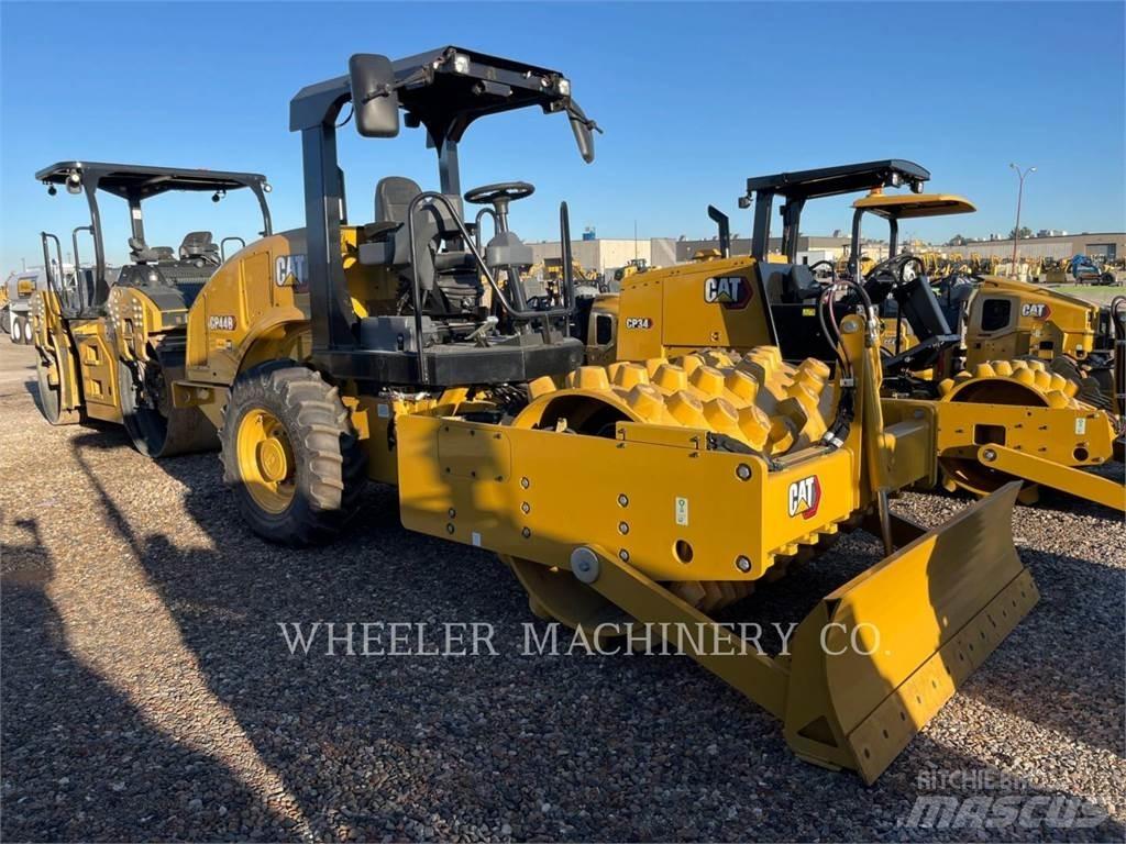CAT CP44B Грунтовые катки