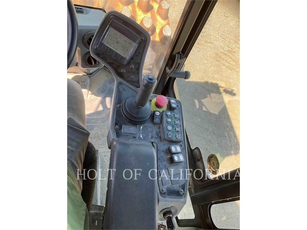 CAT CP54B Грунтовые катки