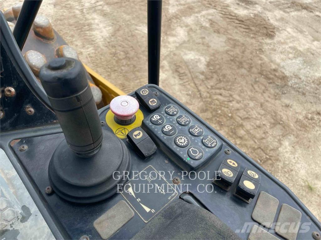 CAT CP54B Грунтовые катки