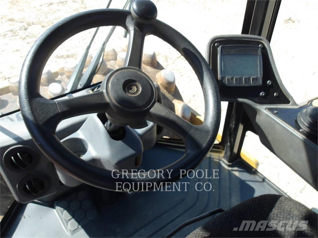 CAT CP56B Грунтовые катки