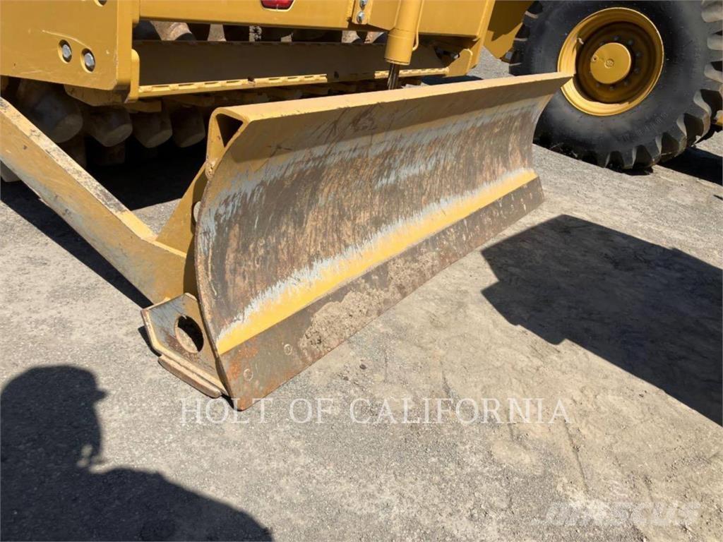 CAT CP56B Грунтовые катки