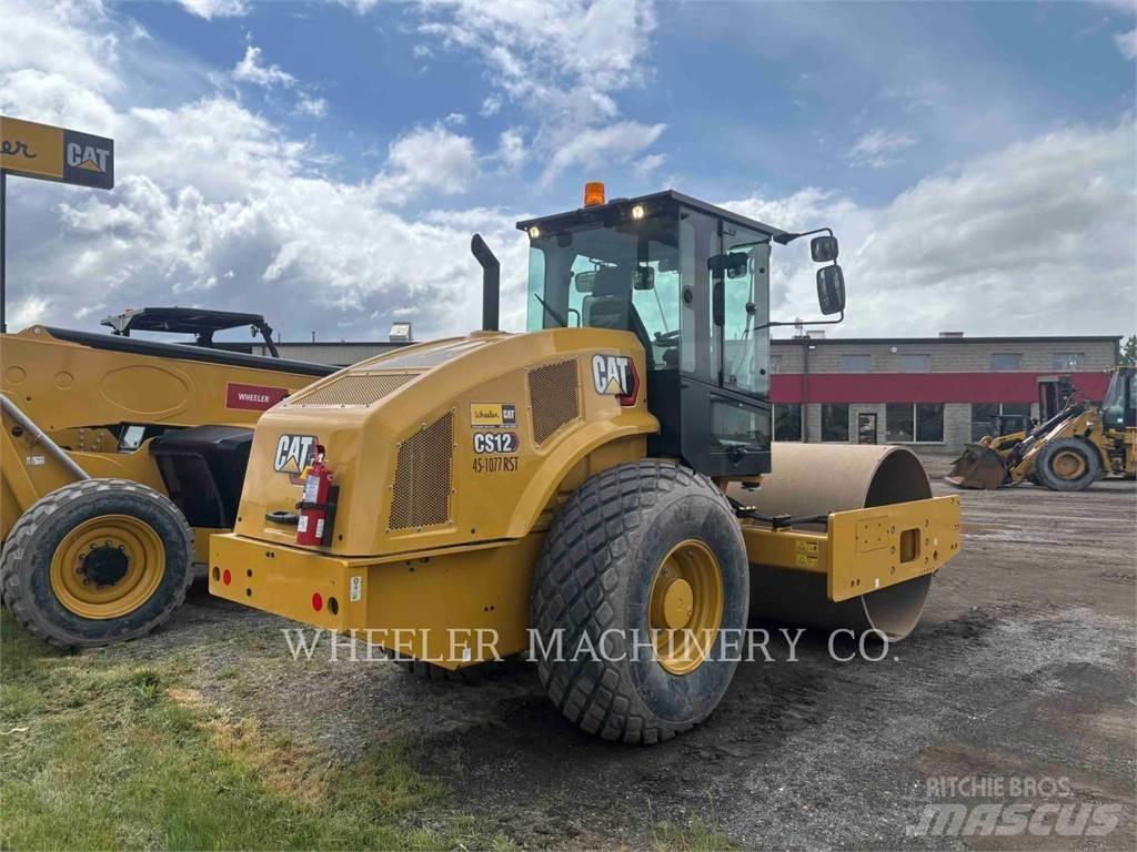 CAT CS12 Грунтовые катки