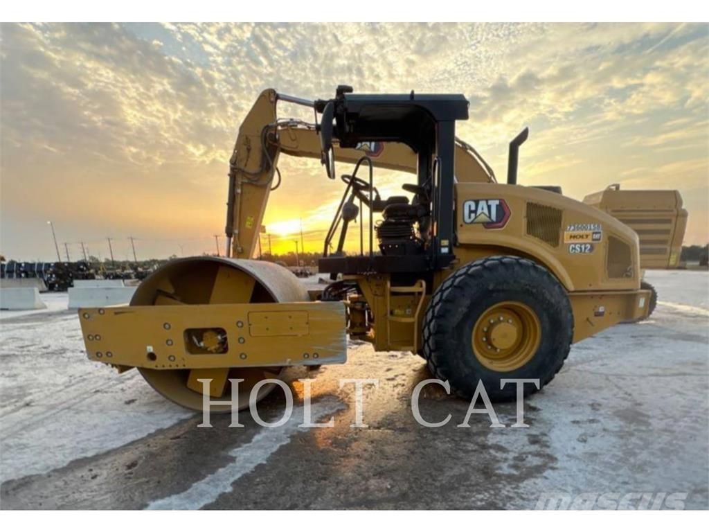 CAT CS12 Грунтовые катки