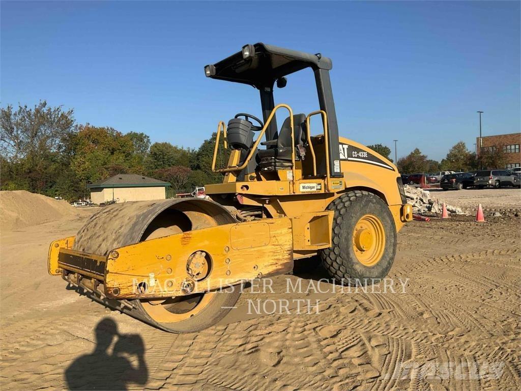CAT CS433E Грунтовые катки