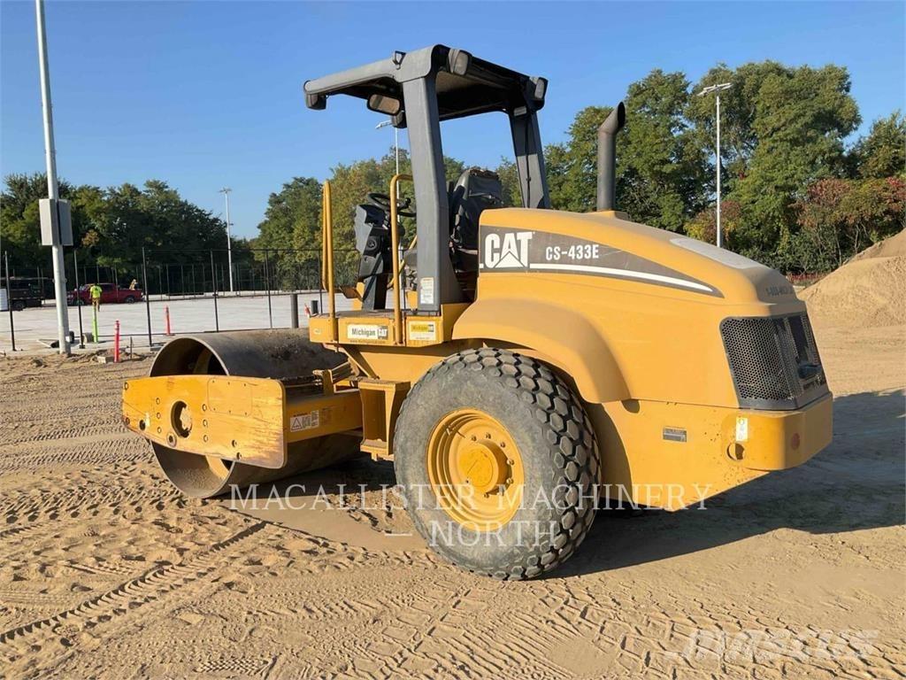 CAT CS433E Грунтовые катки