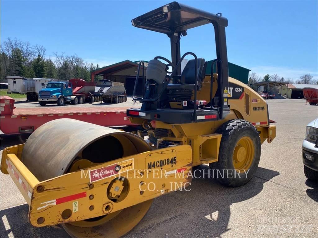 CAT CS44 Грунтовые катки