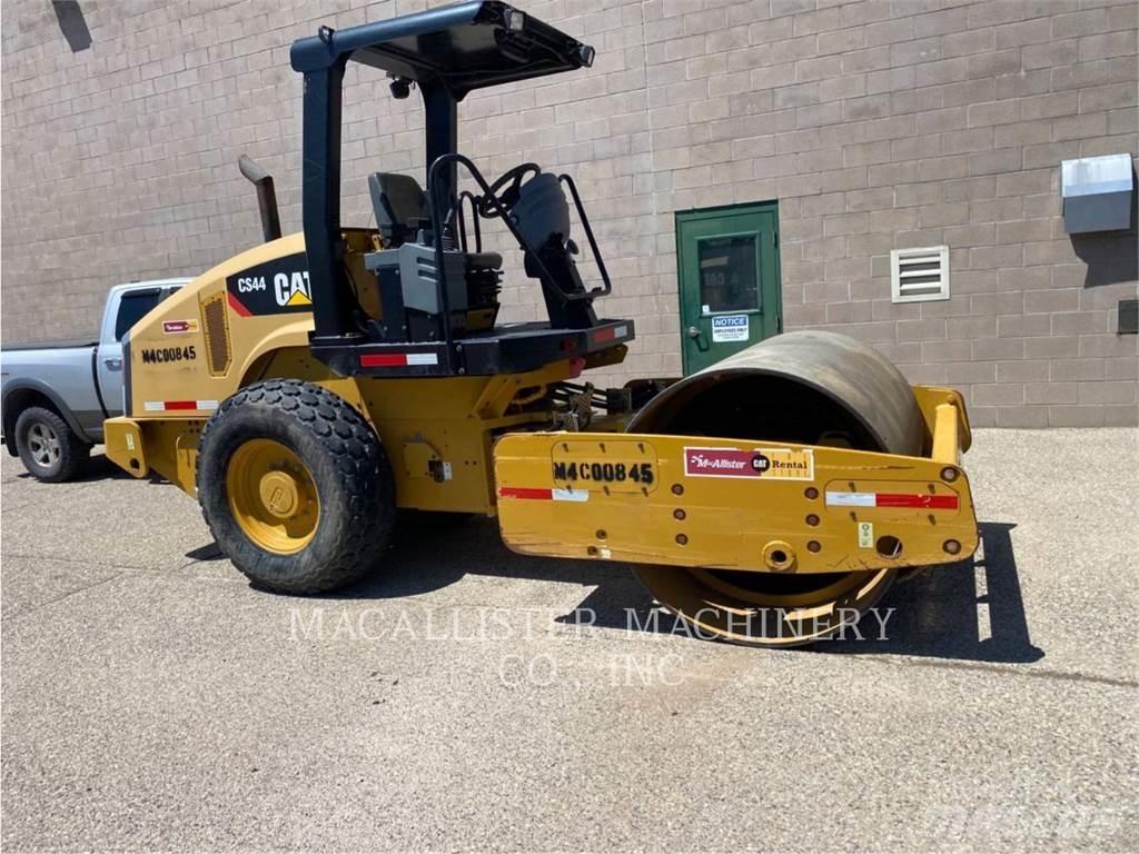 CAT CS44 Грунтовые катки