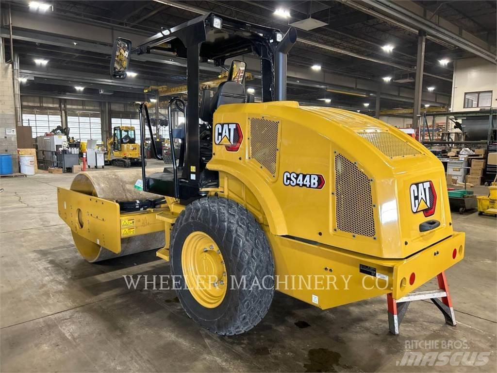 CAT CS44B Грунтовые катки