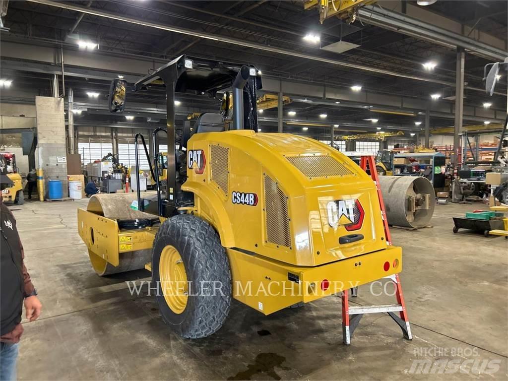CAT CS44B Грунтовые катки