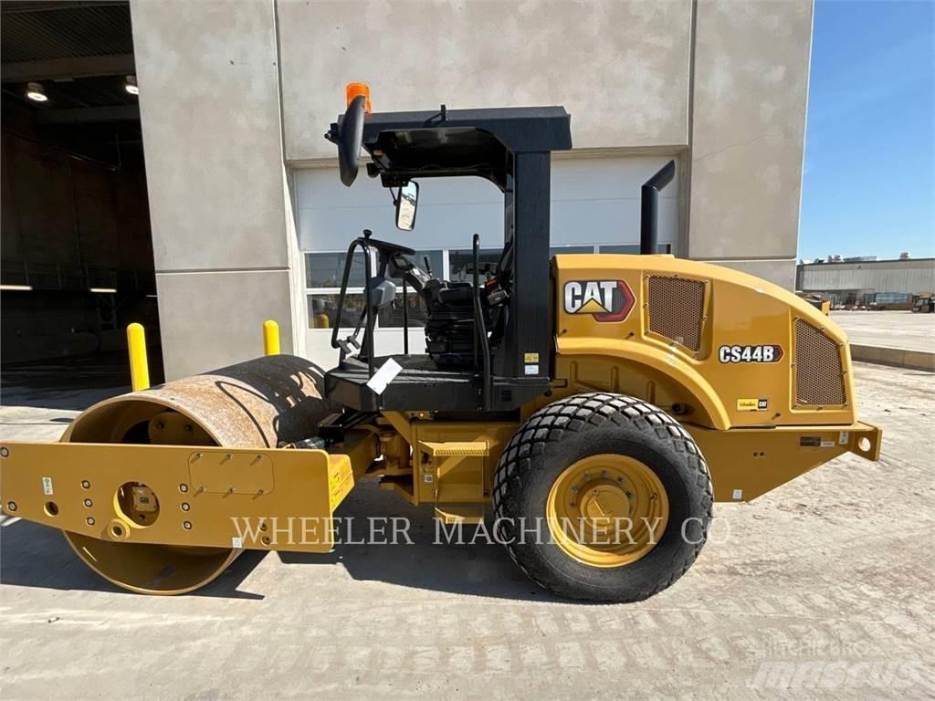 CAT CS44B Грунтовые катки