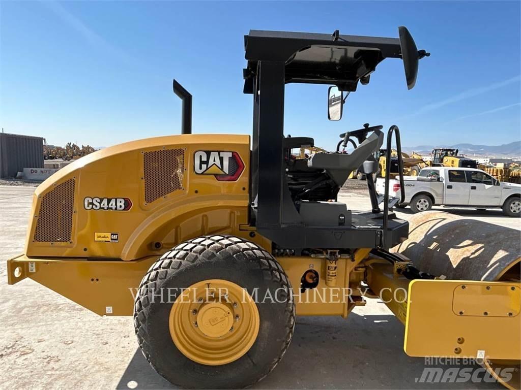 CAT CS44B Грунтовые катки