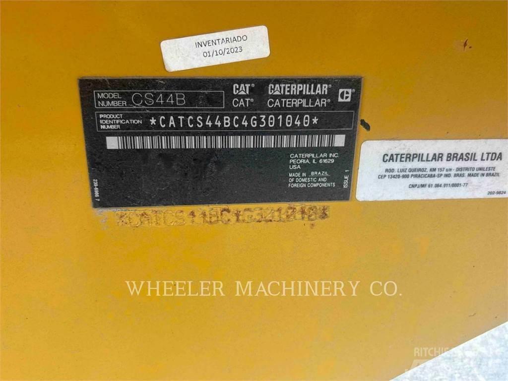 CAT CS44B Грунтовые катки