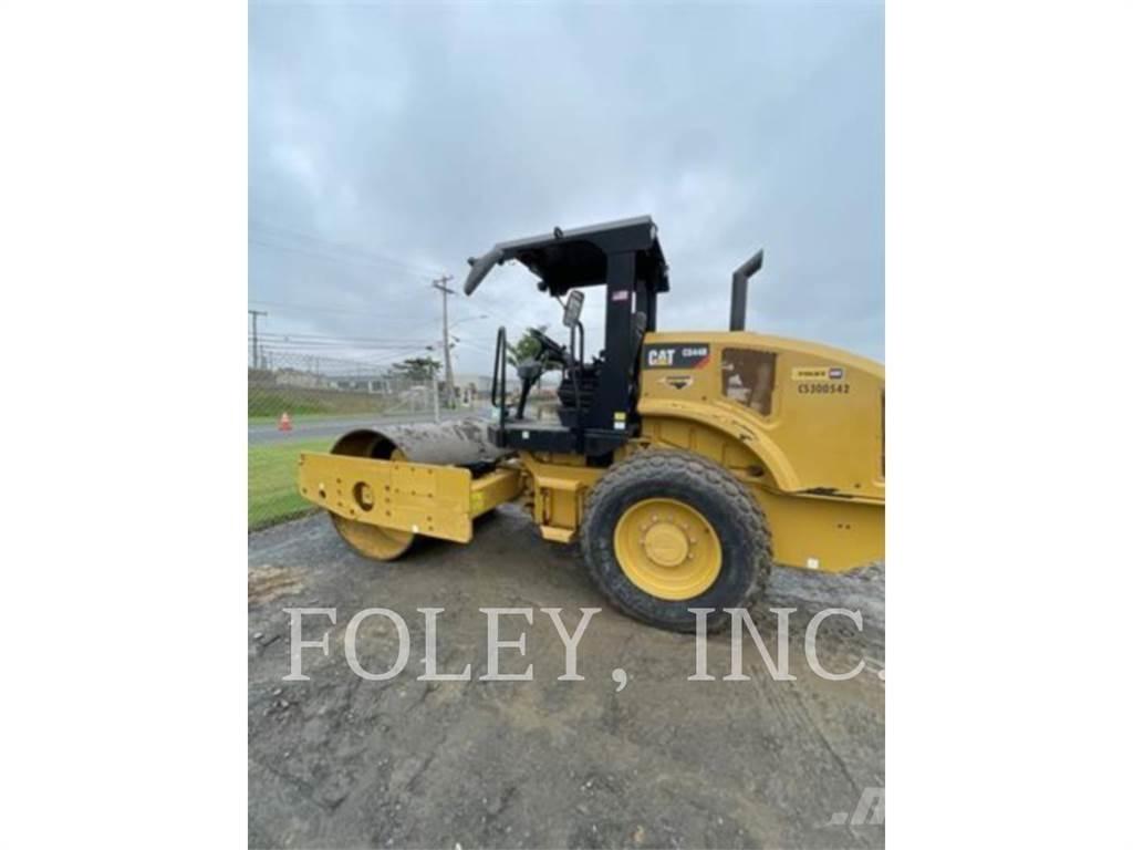 CAT CS44B Грунтовые катки