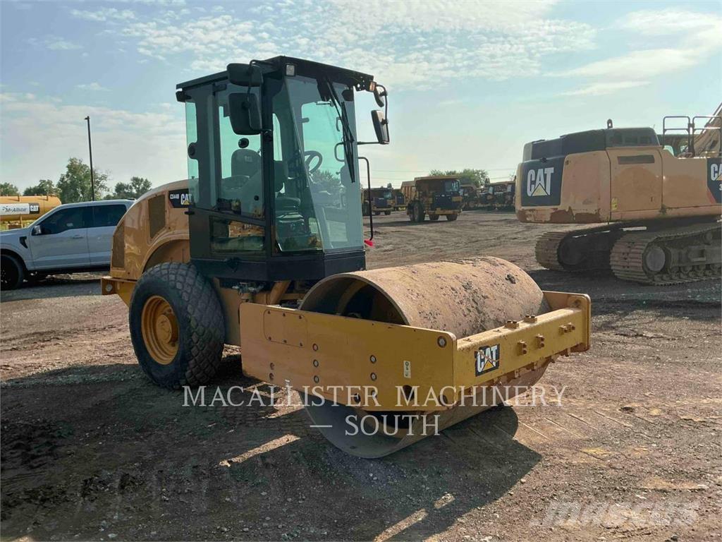 CAT CS44B Грунтовые катки