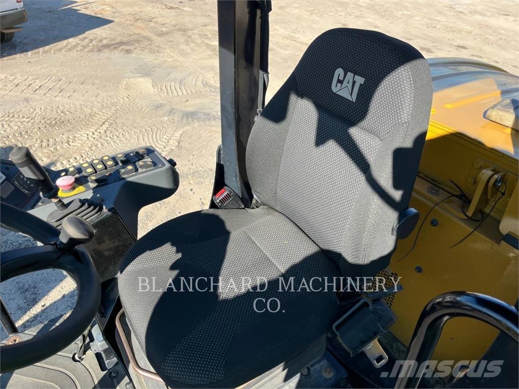 CAT CS44B Грунтовые катки