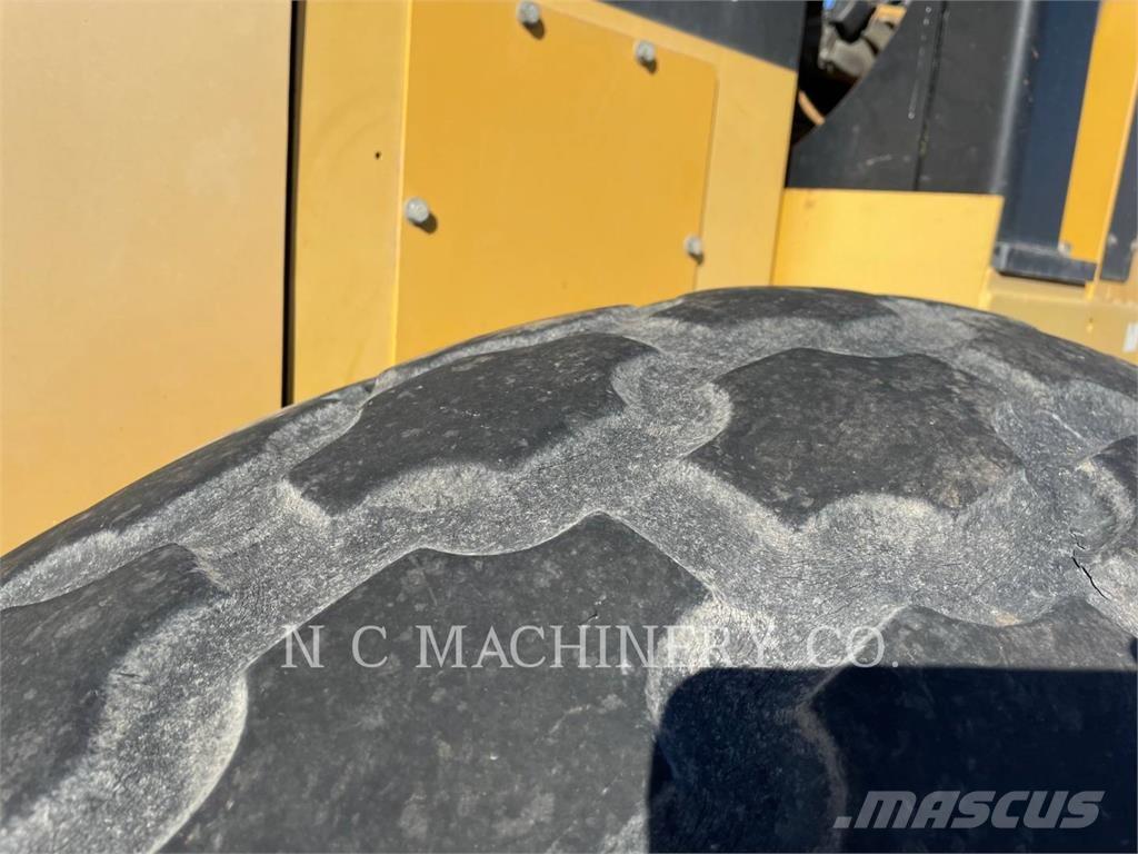 CAT CS54 Асфальтоукладчики