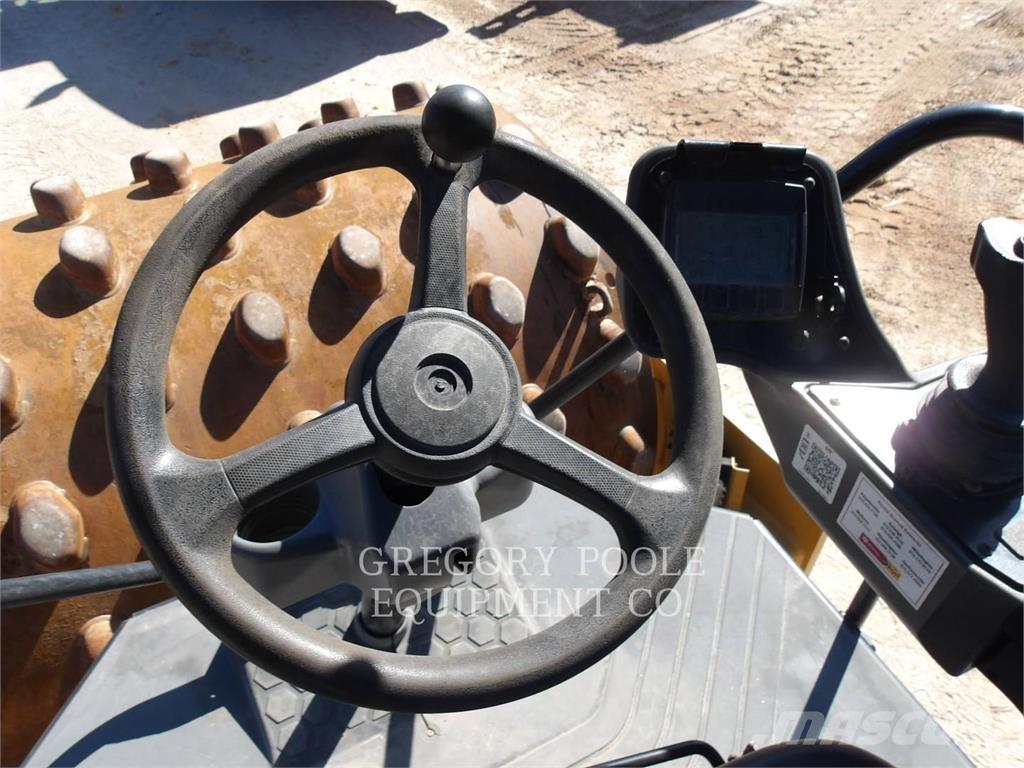 CAT CS54B Грунтовые катки