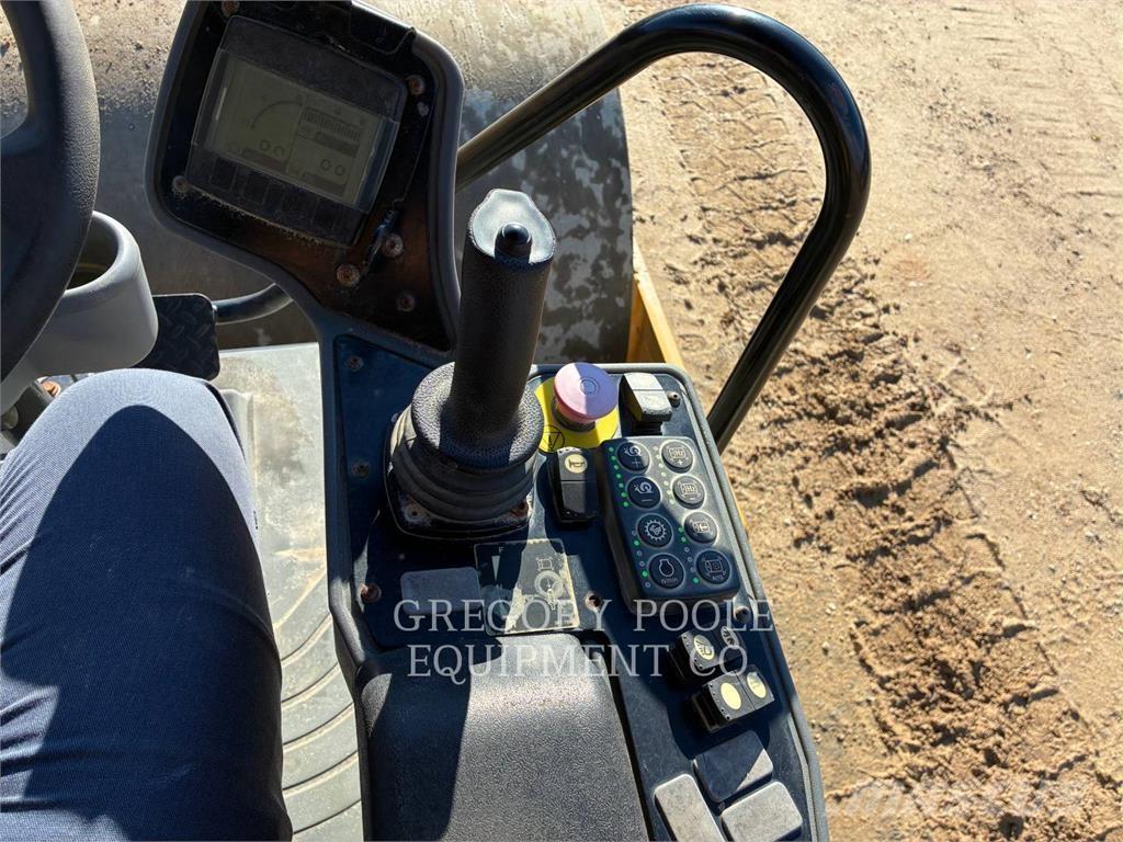 CAT CS54B Грунтовые катки