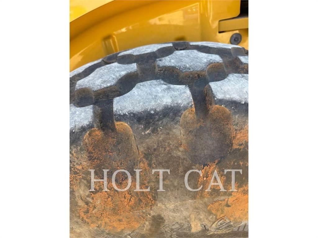 CAT CS64B Грунтовые катки