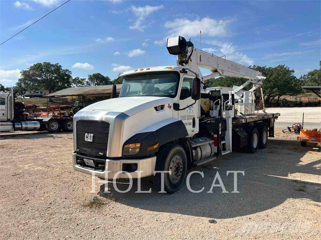 CAT CT660S Специальные грузовики