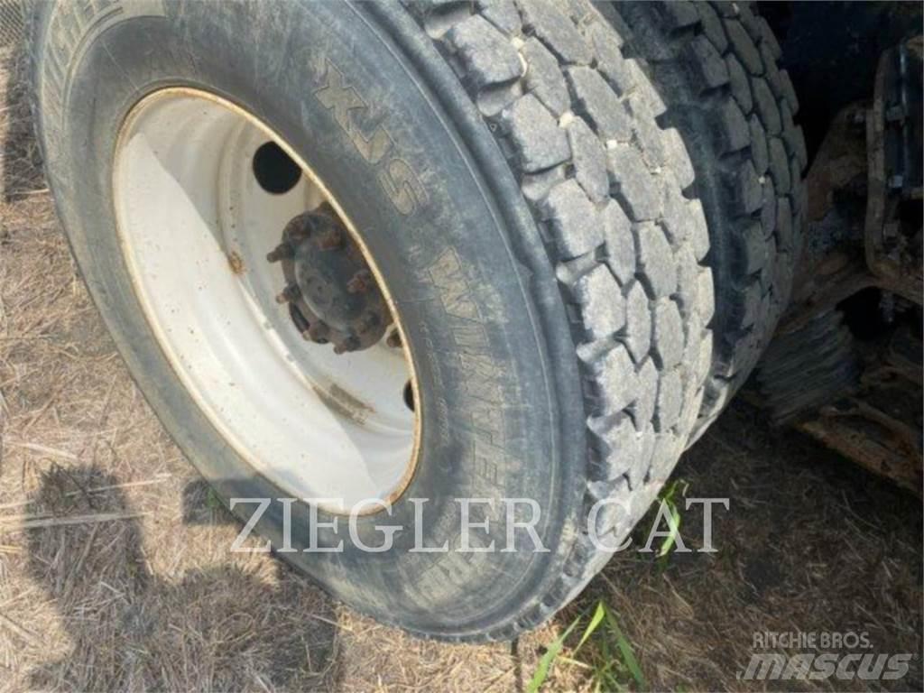 CAT CT681 Специальные грузовики