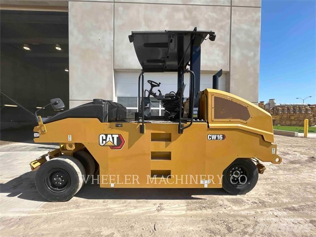 CAT CW16 Пневматические катки