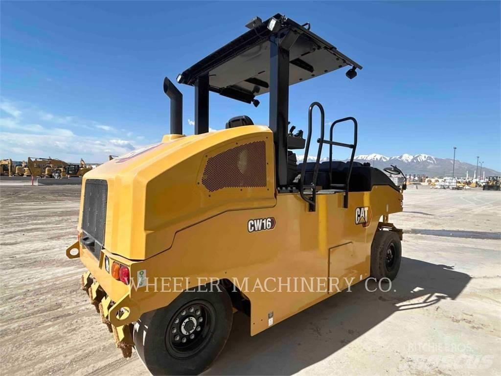 CAT CW16 Пневматические катки