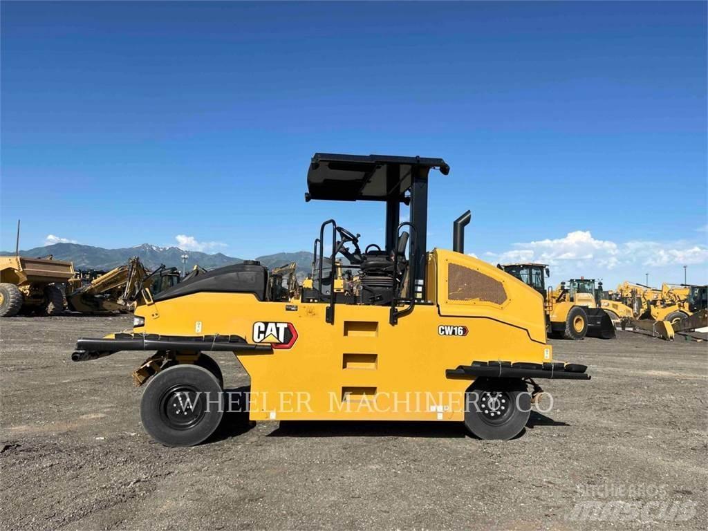 CAT CW16 Пневматические катки