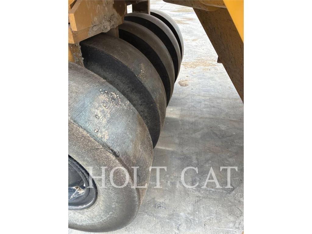 CAT CW16 Грунтовые катки