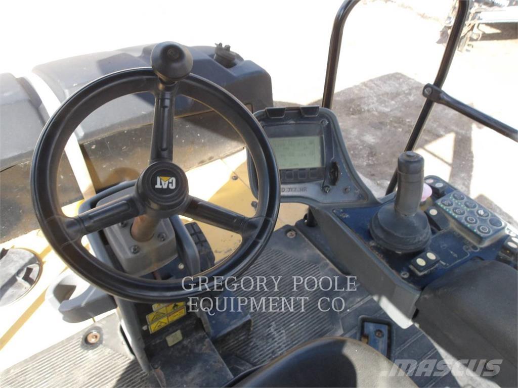 CAT CW16 Пневматические катки