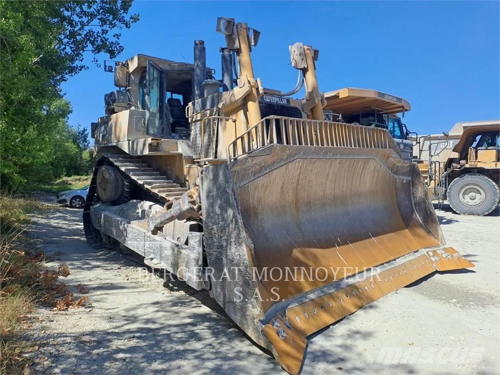 CAT D10T Гусеничные бульдозеры