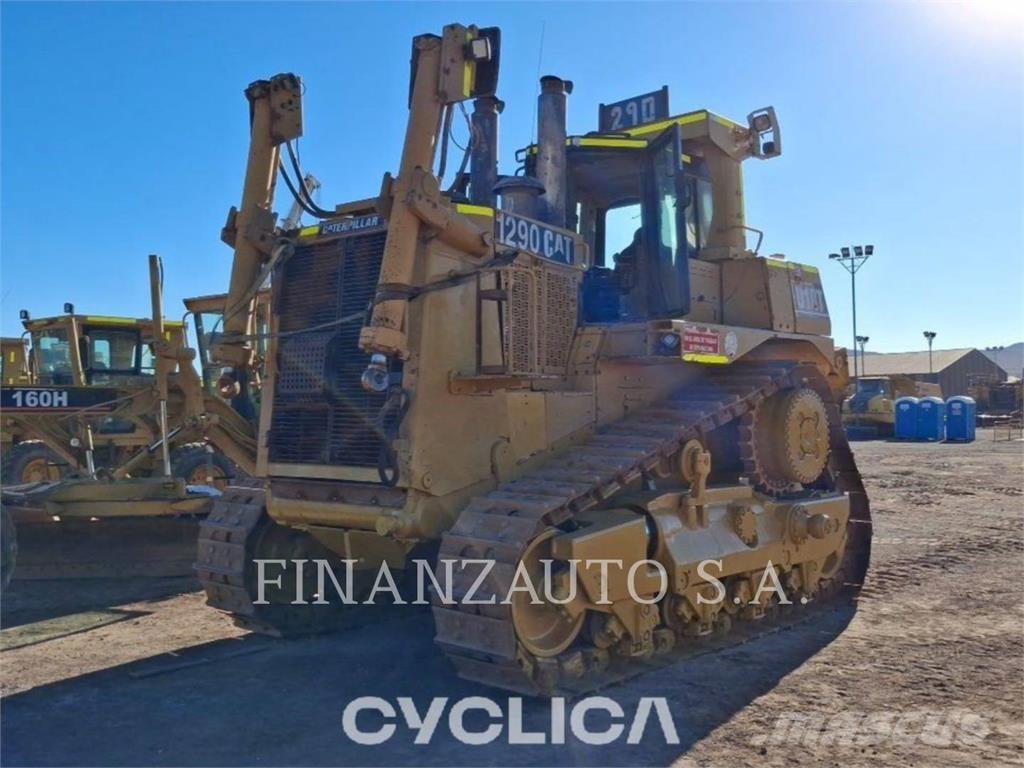 CAT D10T Гусеничные бульдозеры