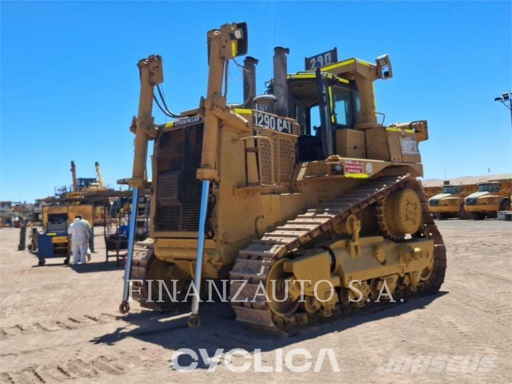 CAT D10T Гусеничные бульдозеры