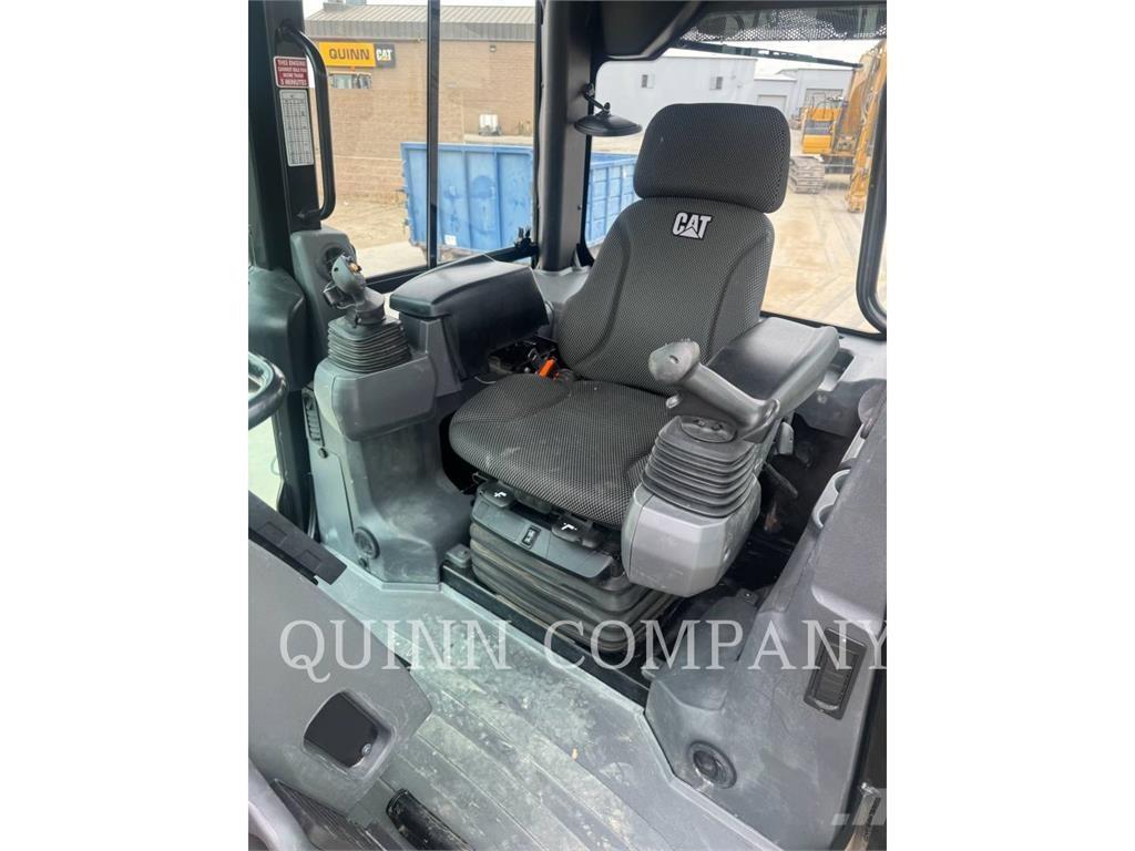 CAT D2 Экскаваторы-погрузчики