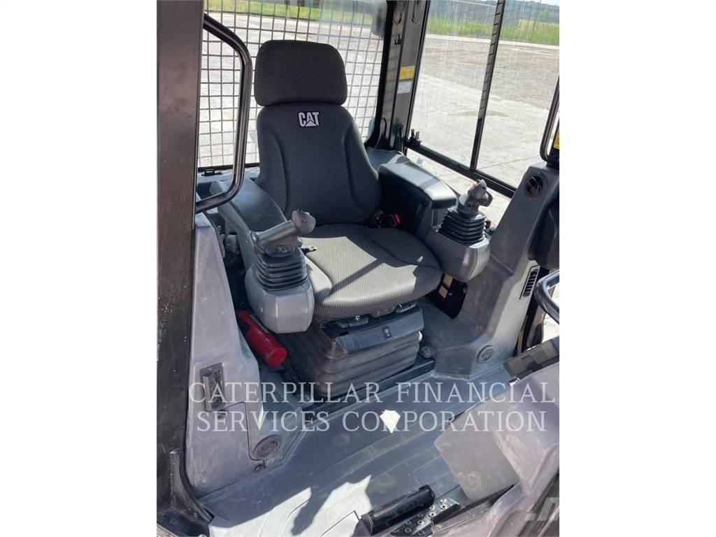 CAT D3-12 Гусеничные бульдозеры